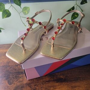 Katy Perry Camie Gemstone Sandals Gold Red Stones Thong Strap Womens 6.5 NIB